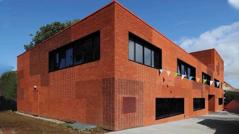 4) مدرسه ابتدایی ZP (معماران dmvA، سینت آگاتا-برخم، بلژیک)-نمای آجری